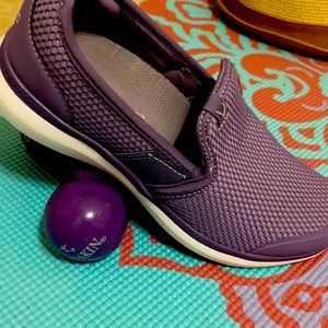 Vionic women’s slip ons
